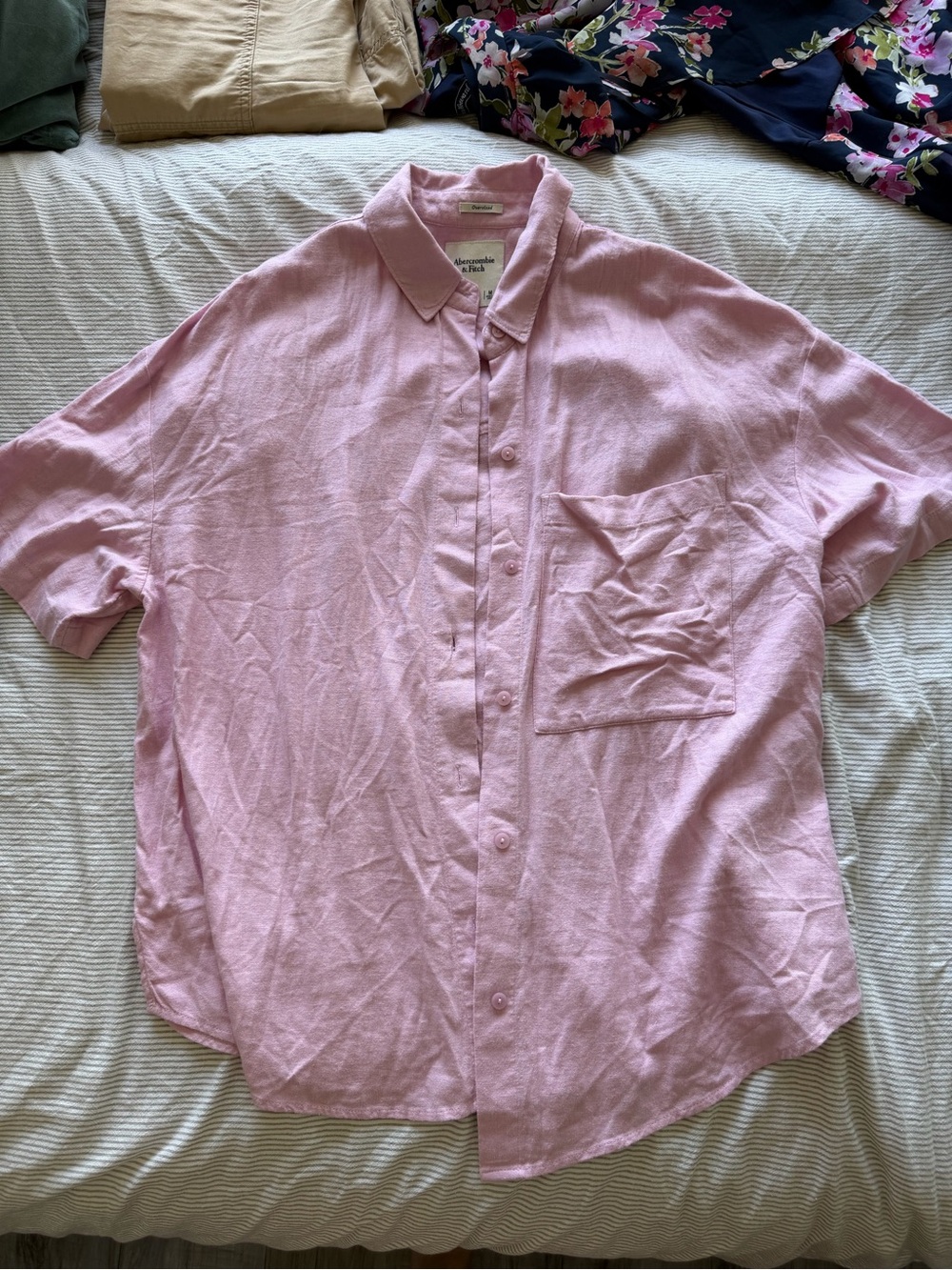 Abercrombie & Fitch Light Pink Short-Sleeve Button-Down Shirt